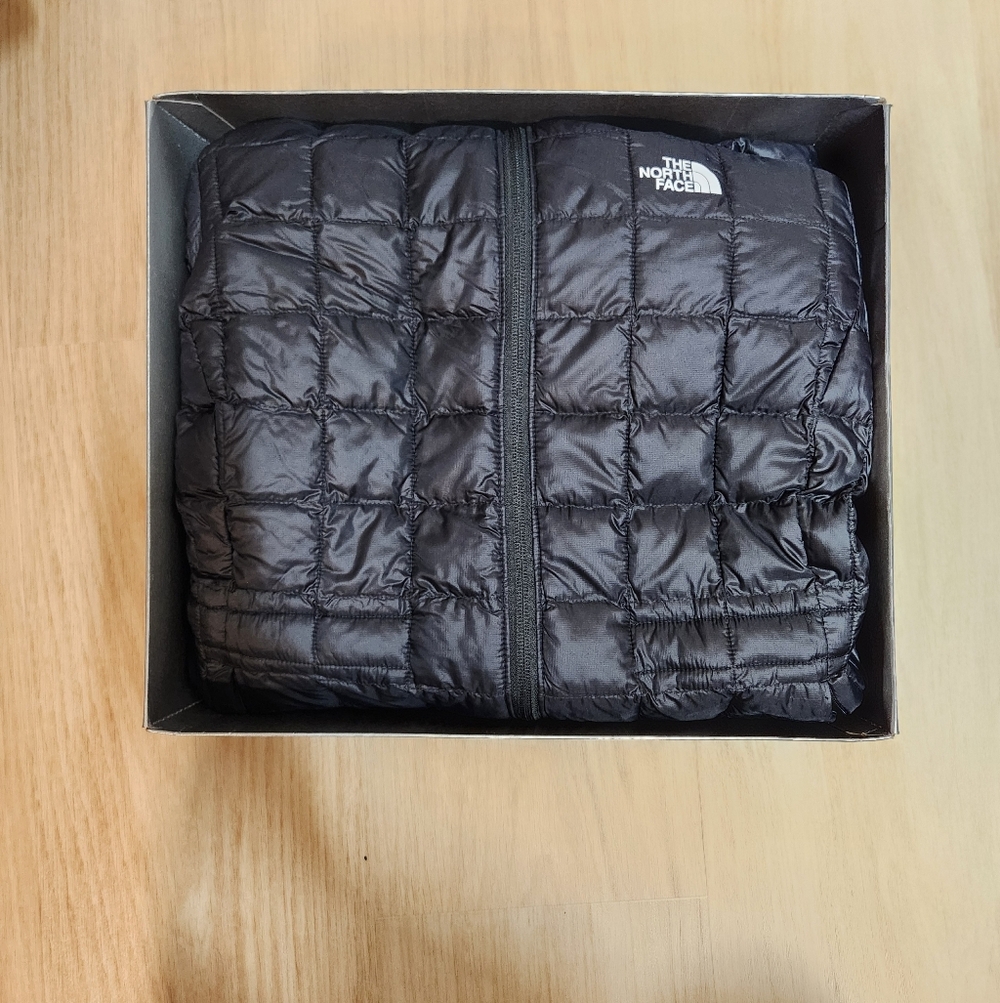 The North Face Black Quilted Jacket - Picture 7 of 8